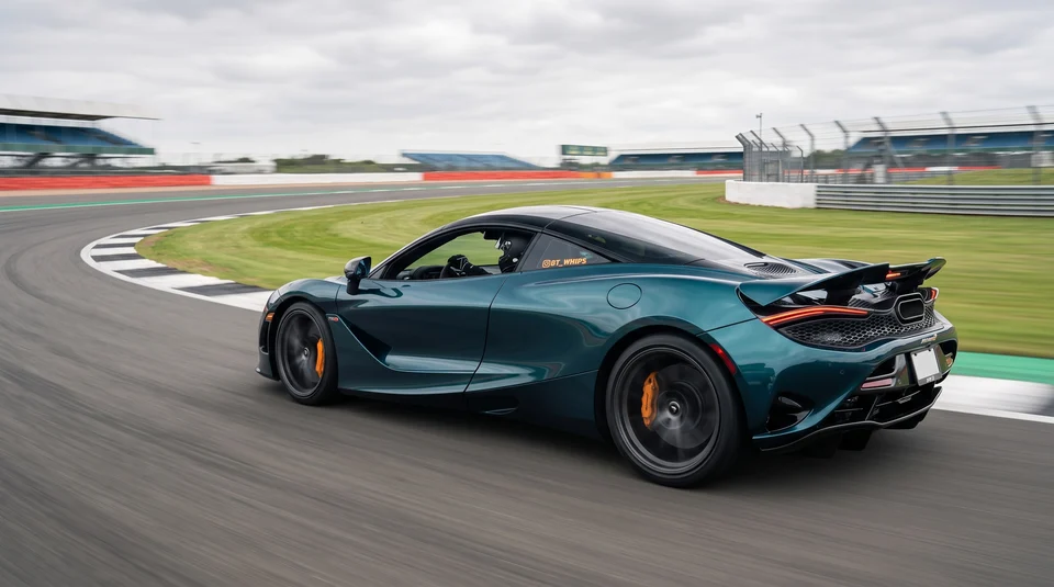 BT WHIPS 750S — AI Studio shoot
