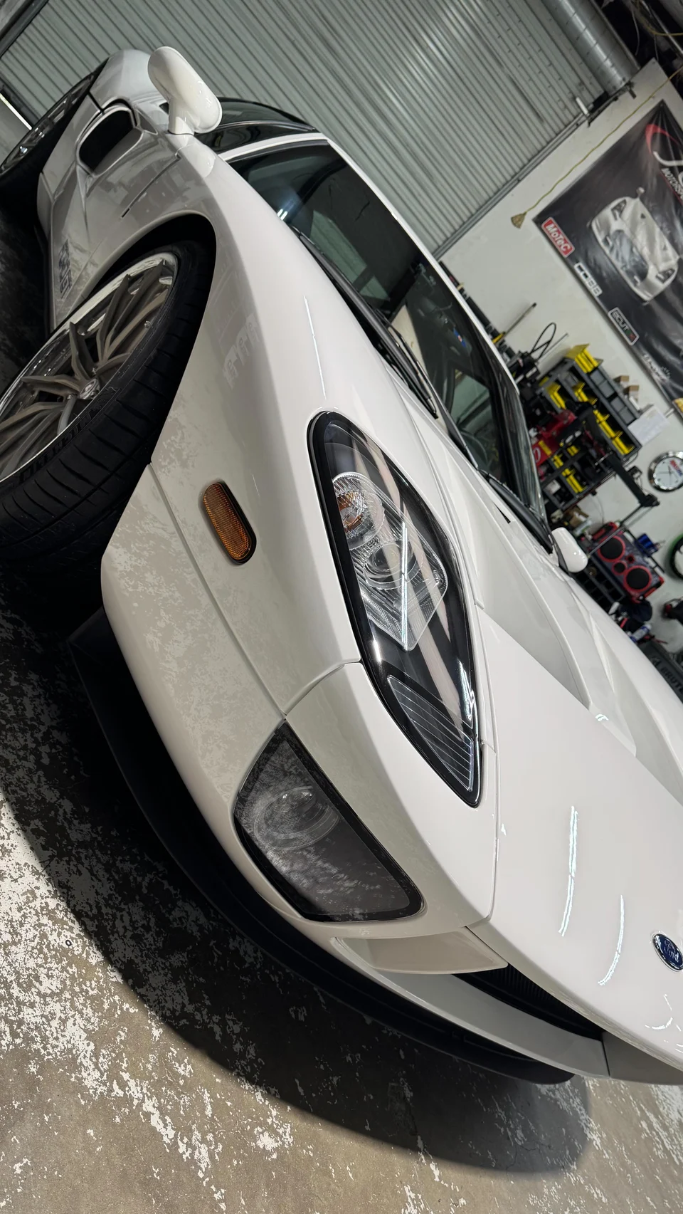 @tx2k Ford GT in the hands of the experts. Jotech precision services, @hre_wheel