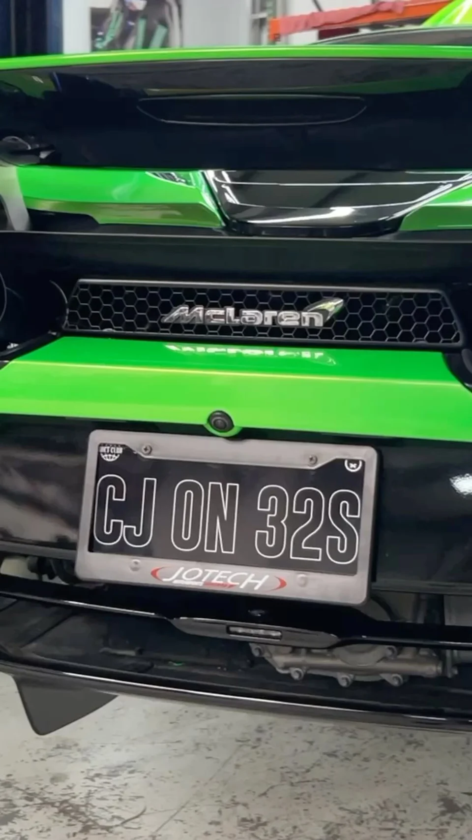 @cj_on_32s with his McLuvin 720s 1 of 1 custom painted candy green. It’s so wet!